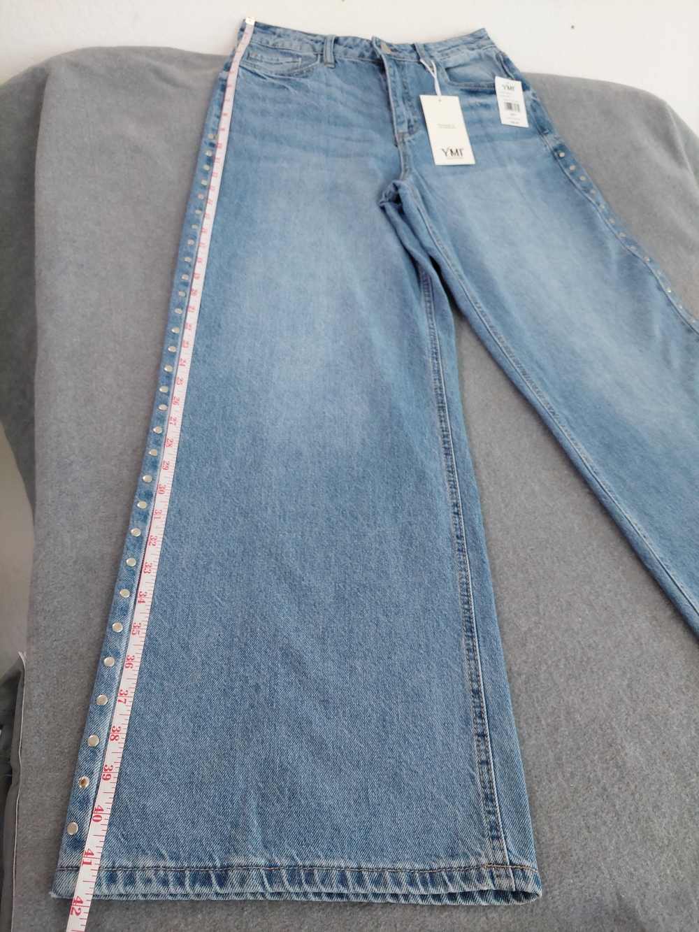 NWT YMI Studded Relaxed Wide Leg Jeans Medium Tint Size 7 28 High Rise Jeans - Picture 3 of 12